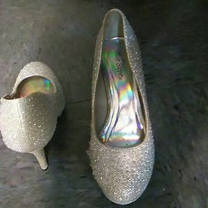 Silver Slipper 3 inches party shoes size 9